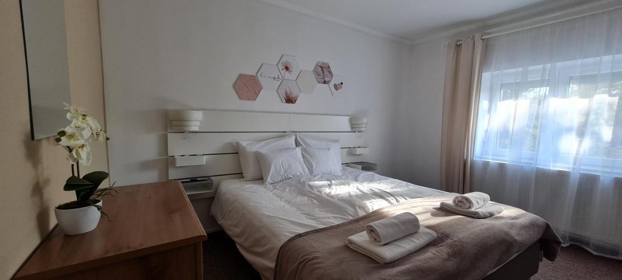 Lugas Apartman Miskolctapolca 2 Haloszoba Dezsa Es Jakuzzi Koezel A Barlangfuerdohoez Eksteriør billede