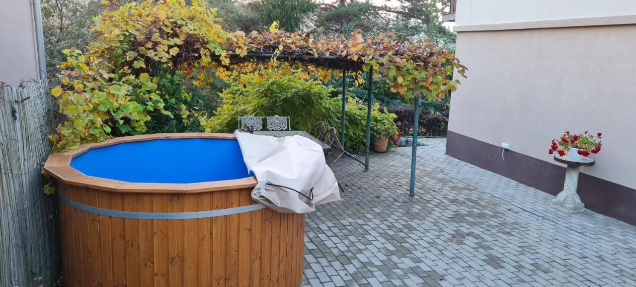 Lugas Apartman Miskolctapolca 2 Haloszoba Dezsa Es Jakuzzi Koezel A Barlangfuerdohoez Eksteriør billede