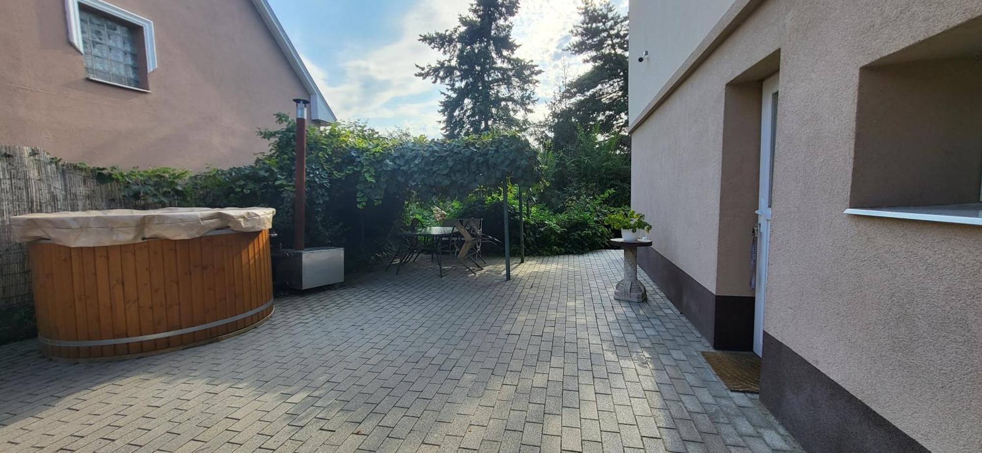 Lugas Apartman Miskolctapolca 2 Haloszoba Dezsa Es Jakuzzi Koezel A Barlangfuerdohoez Eksteriør billede